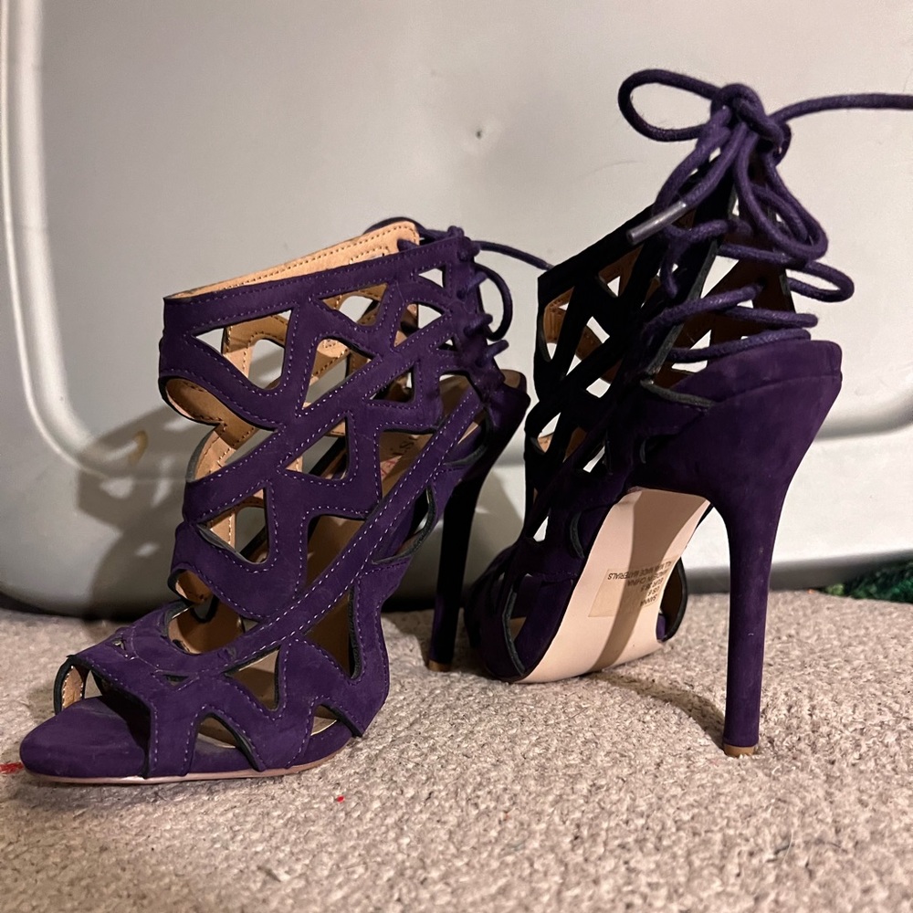Just Fab size 6 Purple Suede Never worn